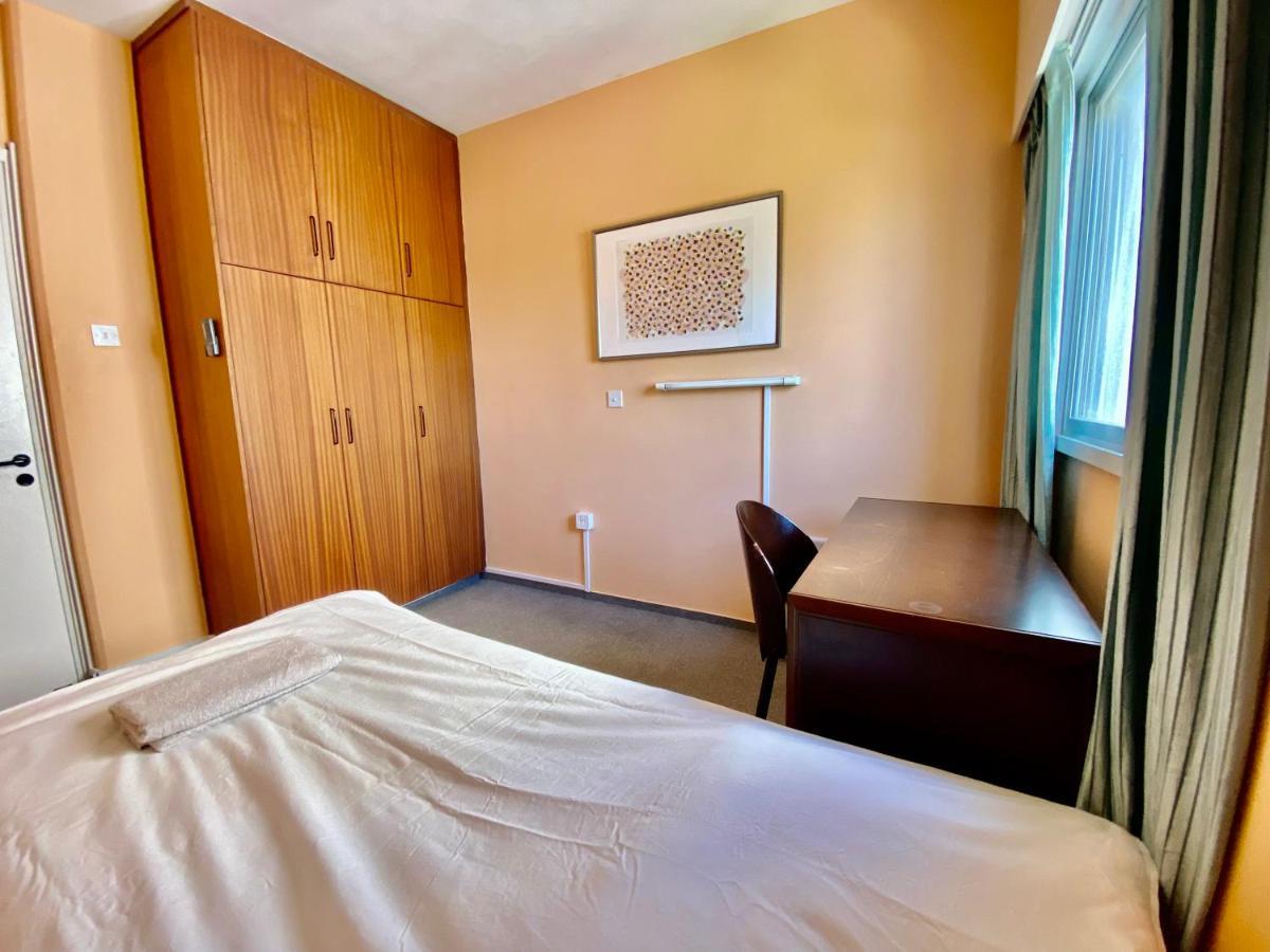 Private Room In A Shared Flat At Best Location Limasol Buitenkant foto